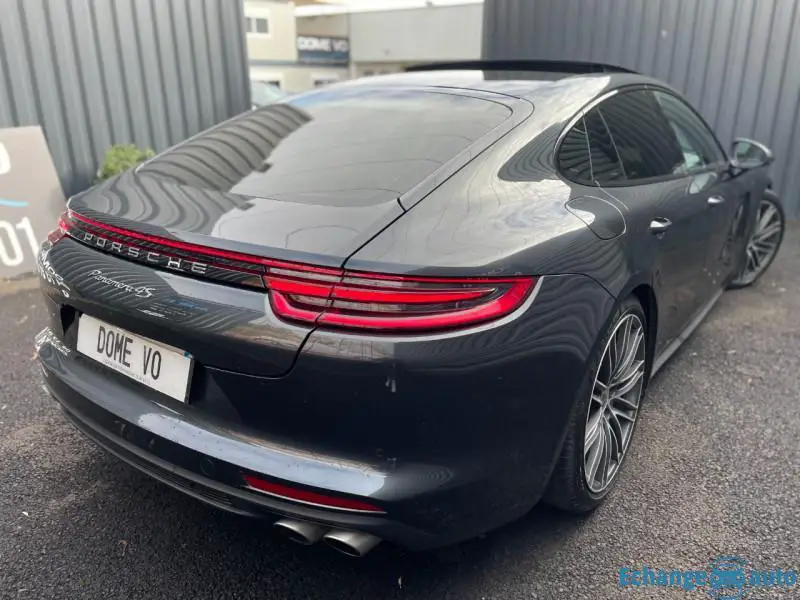 PORSCHE PANAMERA