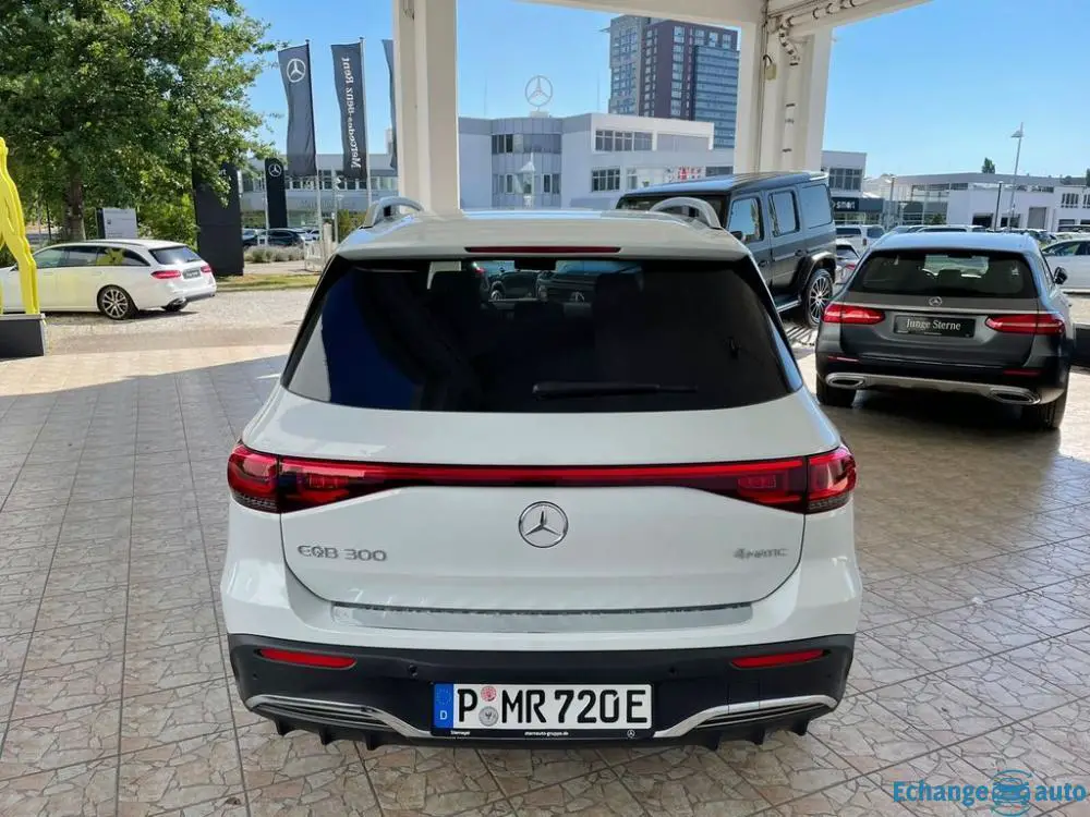 Mercedes-Benz EQB 300 4M AMG Line