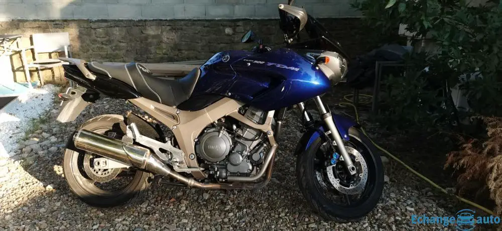 Yamaha 900 TDM, 57 000 kms contre cabriolet