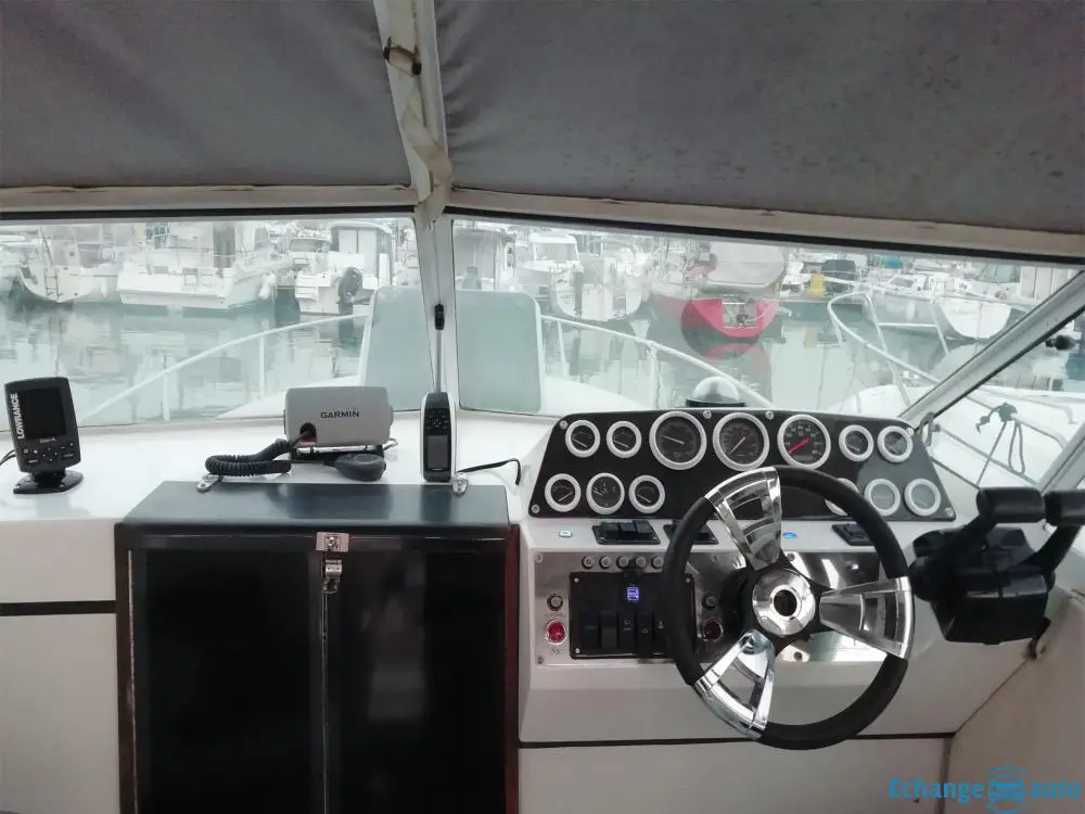 Bateau à moteur, avec Domotique à commandes