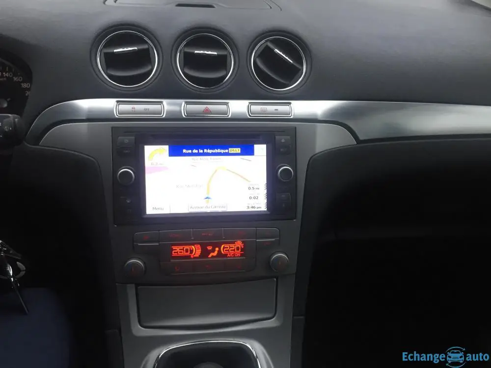 Ford a-Max 140 ch titanium