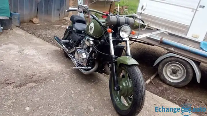 Moto HONDA VF 750 échange caravane