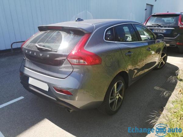 Volvo V40 D3 150ch Momentum Business Geartronic suréquipée
