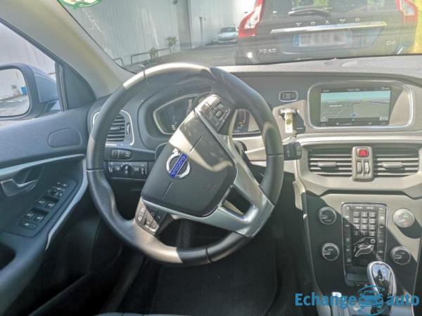Volvo V40 D3 150ch Momentum Business Geartronic suréquipée
