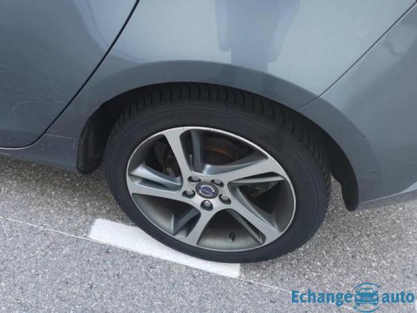 Volvo V40 D3 150ch Momentum Business Geartronic suréquipée
