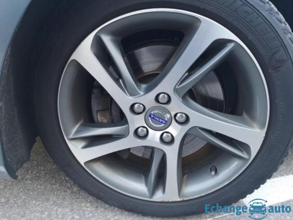 Volvo V40 D3 150ch Momentum Business Geartronic suréquipée