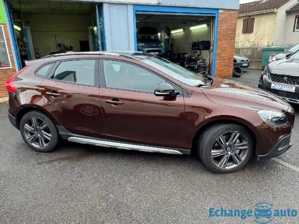 VOLVO V40 CROSS COUNTRY  T3 152 Oversta Edition