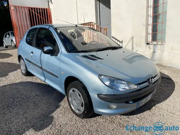 PEUGEOT 206 1.4i XT