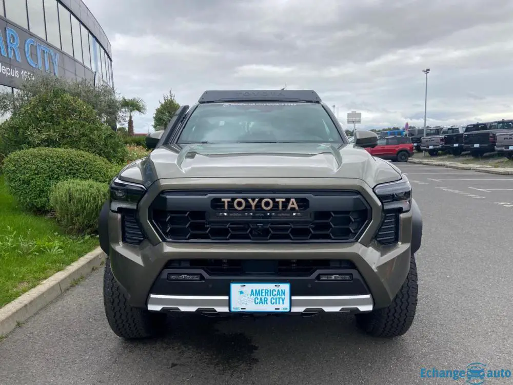 TOYOTA TACOMA