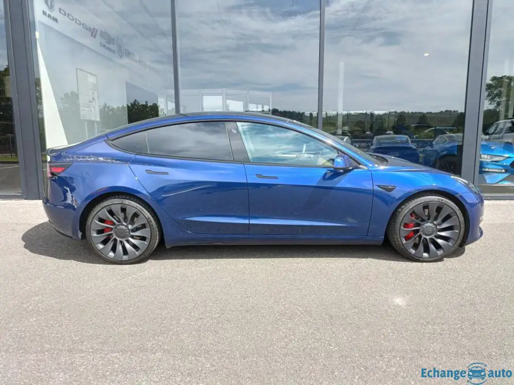 TESLA MODEL 3