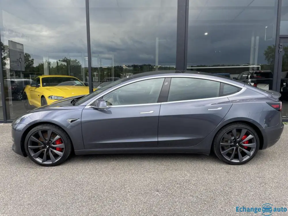 TESLA MODEL 3