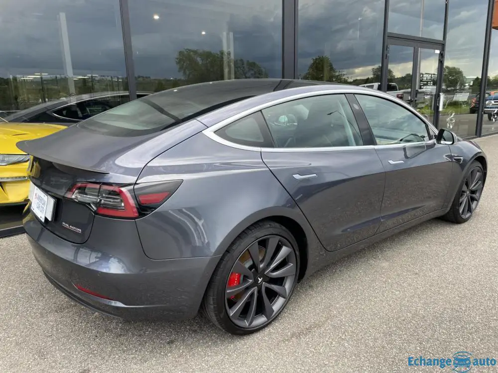 TESLA MODEL 3