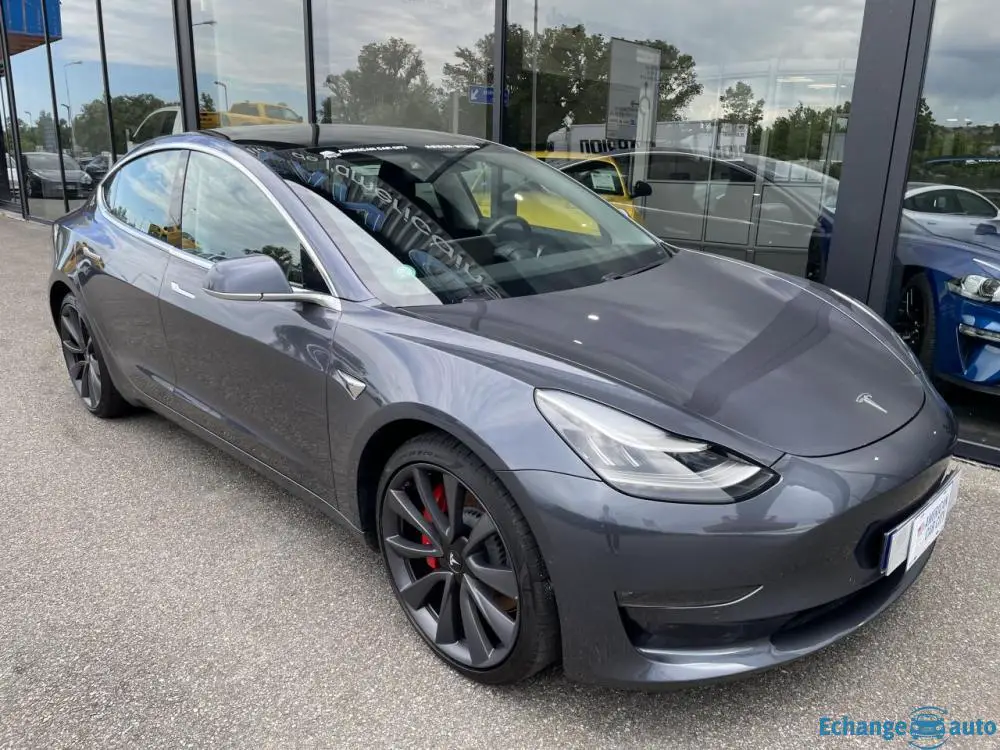 TESLA MODEL 3