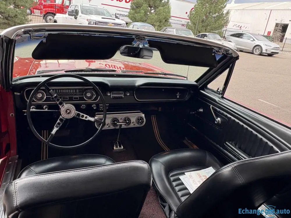 FORD MUSTANG CABRIOLET