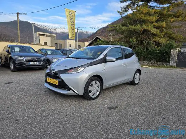 TOYOTA AYGO 1.0 VVT-i x-play 74900 kms camera