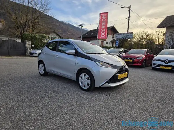 TOYOTA AYGO 1.0 VVT-i x-play 74900 kms camera