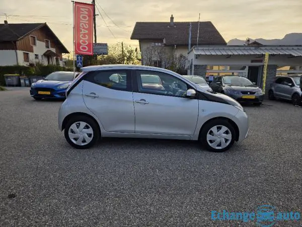 TOYOTA AYGO 1.0 VVT-i x-play 74900 kms camera