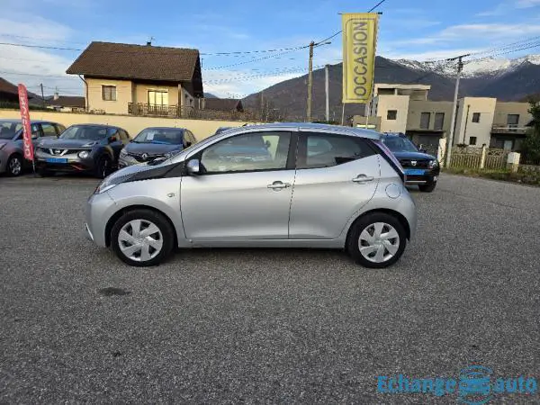 TOYOTA AYGO 1.0 VVT-i x-play 74900 kms camera