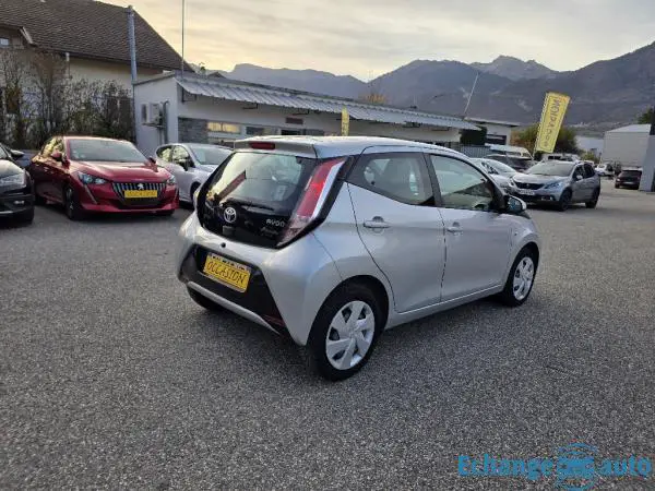 TOYOTA AYGO 1.0 VVT-i x-play 74900 kms camera