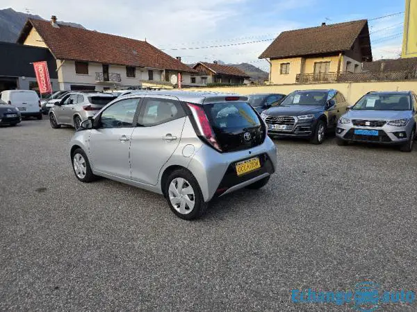 TOYOTA AYGO 1.0 VVT-i x-play 74900 kms camera