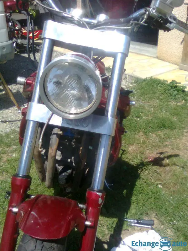 Moto custom modèle unique sur base 1000 cbr