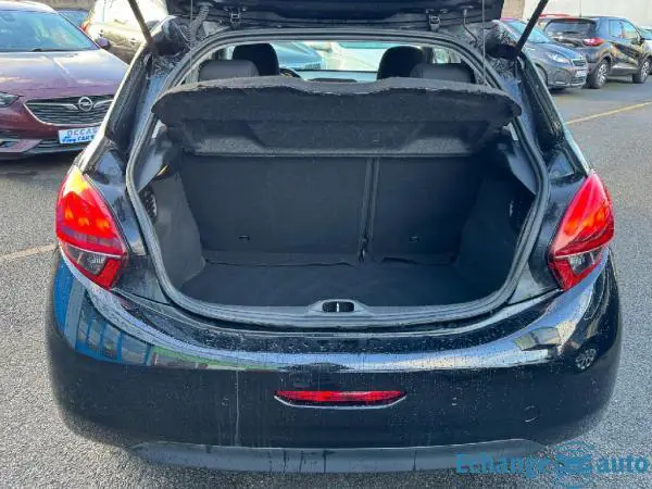 PEUGEOT 208  1.2 PureTech 82ch BVM5 Style