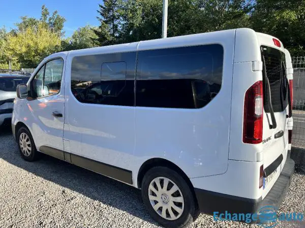 RENAULT TRAFIC COMBI 2.0 DCI 145 Zen 9 Places