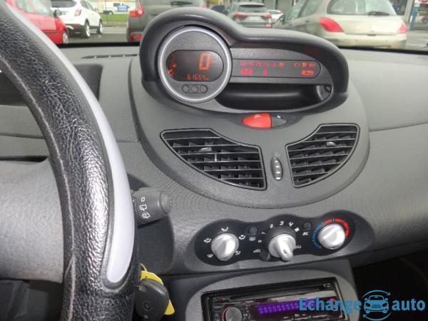 RENAULT TWINGO II 1.2i 75ch