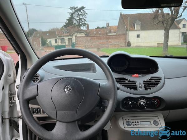 RENAULT TWINGO II 1.2 16v 75 eco2 NightetDay