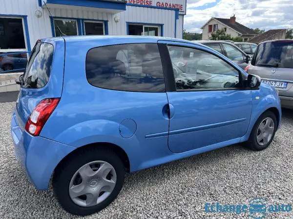 RENAULT TWINGO II 1.2i 75ch NightetDay
