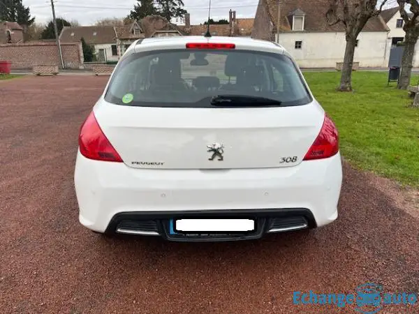 PEUGEOT 308 1.6 HDi 112ch FAP BVM6 Féline