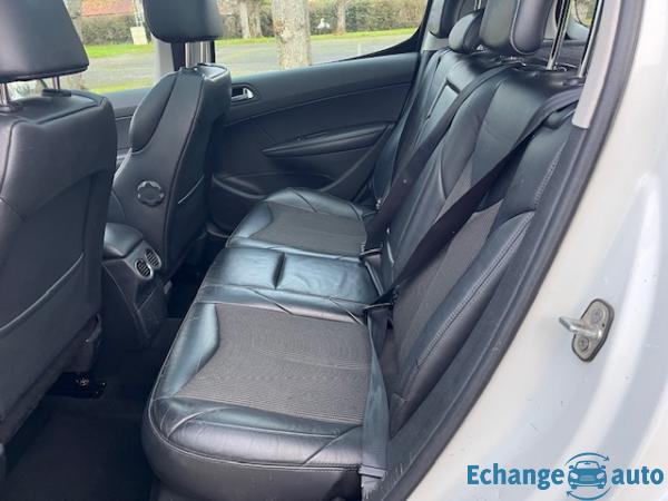 PEUGEOT 308 1.6 HDi 112ch FAP BVM6 Féline