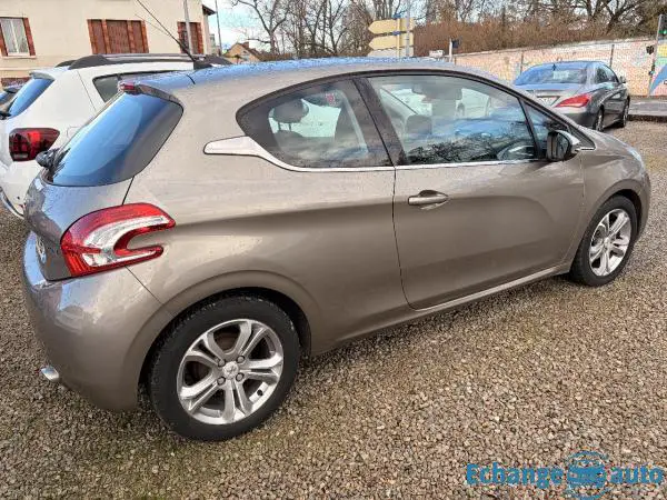 PEUGEOT 208 1.4 HDI 68 Allure