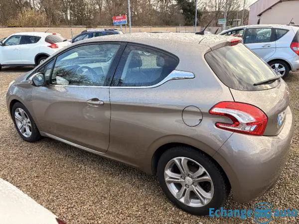 PEUGEOT 208 1.4 HDI 68 Allure