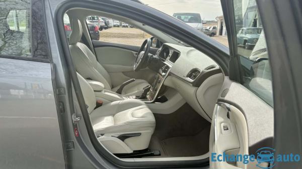 VOLVO V40 CROSS COUNTRY V40 Cross Country 2.0 D3 150 Summum