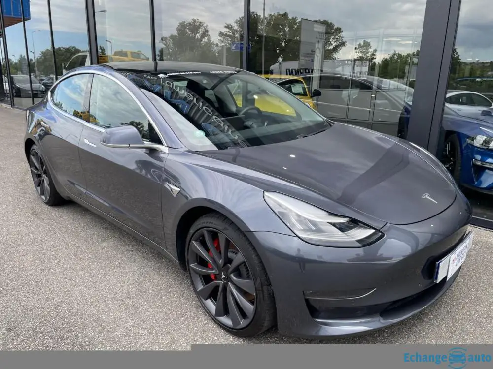 TESLA MODEL 3