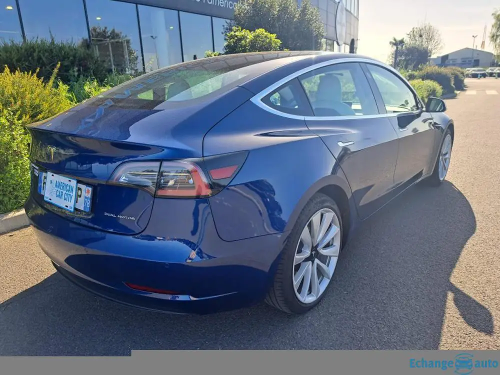 TESLA MODEL 3