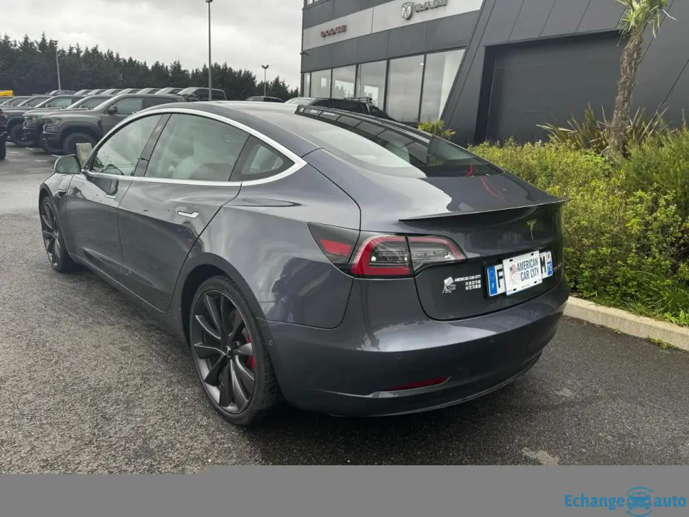 TESLA MODEL 3