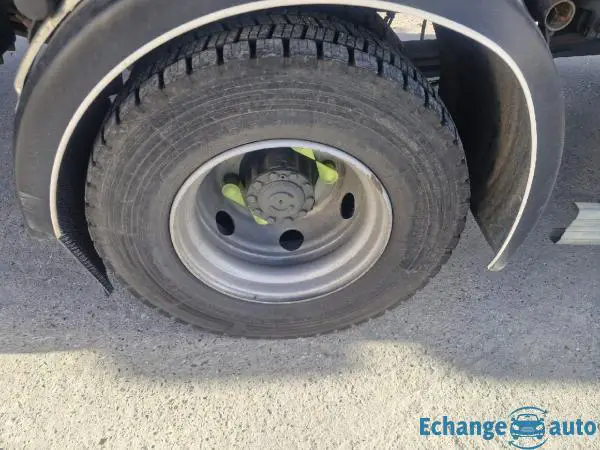 RENAULT D210 PORTEUR 12T HAYON 4X2 