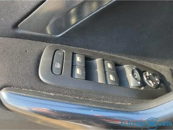 PEUGEOT 2008 1.6 BlueHDi 120ch SetS BVM6 Allure 