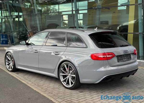 AUDI RS4 AVANT RS4 Avant V8 4.2 FSI 450 Quattro 