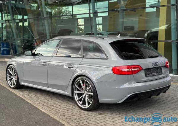 AUDI RS4 AVANT RS4 Avant V8 4.2 FSI 450 Quattro 