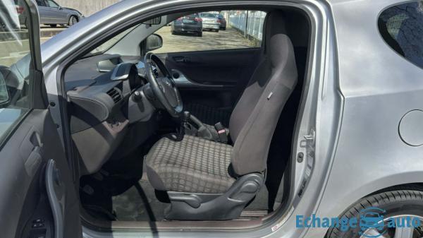 TOYOTA IQ iQ 68 VVT-i 