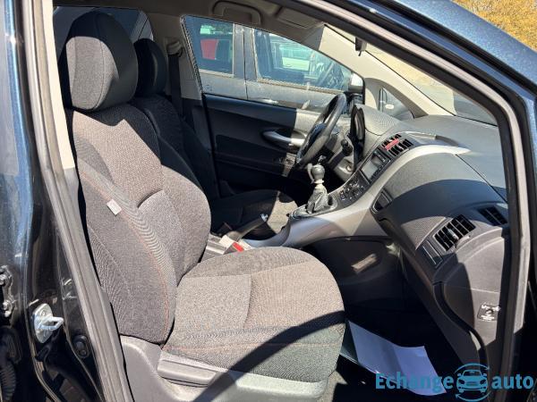 TOYOTA AURIS 126 D-4D Sportline