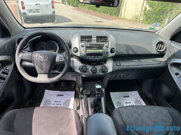 TOYOTA RAV4 150 D-4D 4WD Life edition 1er main