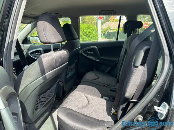 TOYOTA RAV4 150 D-4D 4WD Life edition 1er main