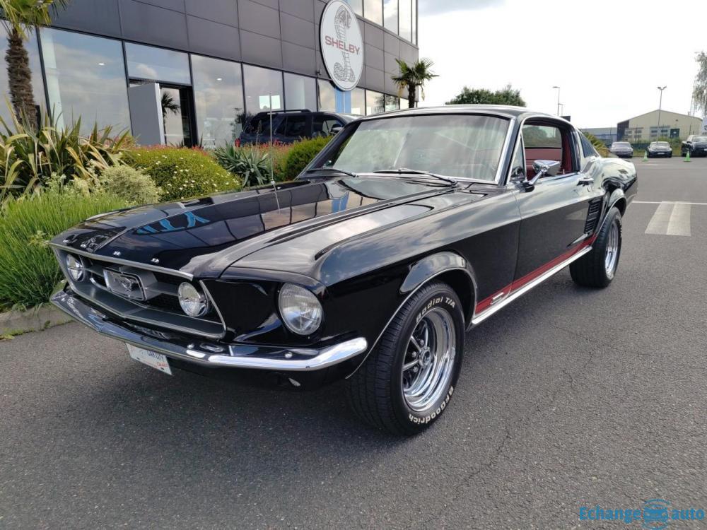 FORD MUSTANG