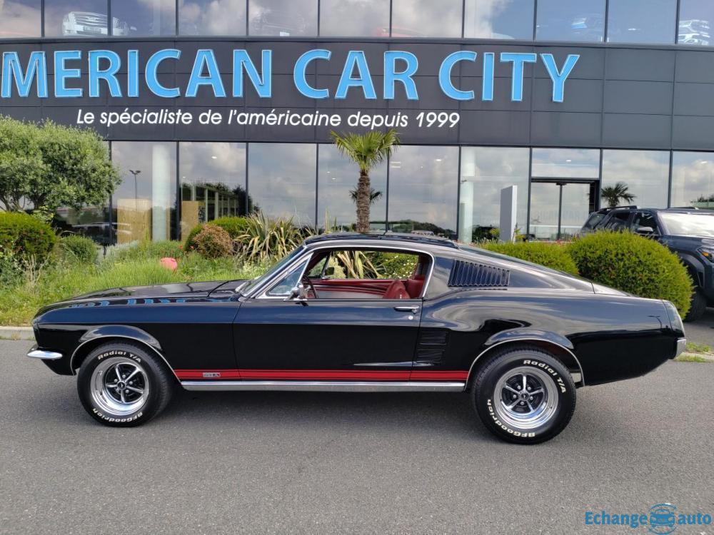 FORD MUSTANG