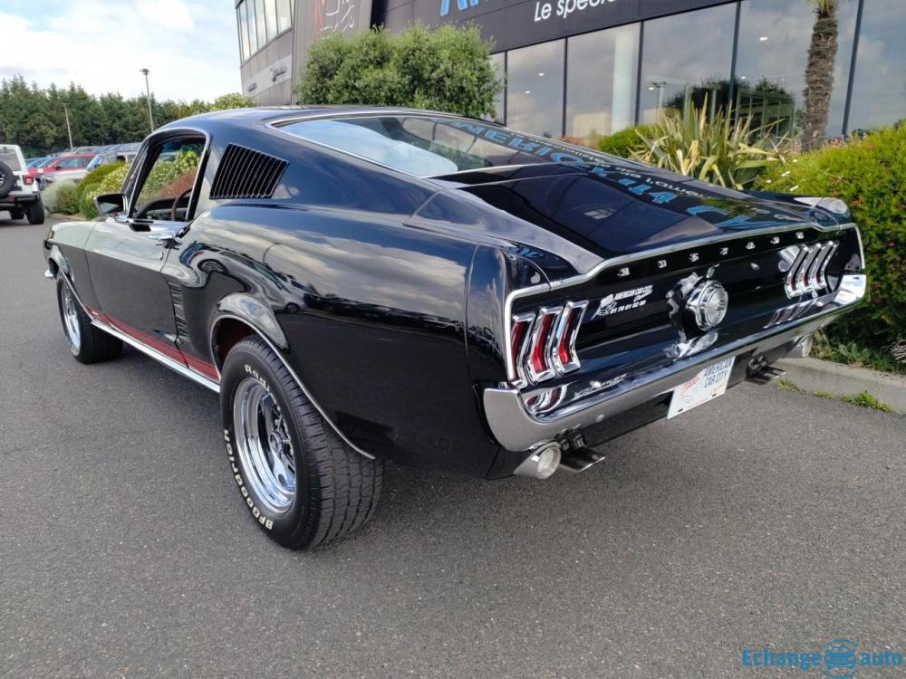 FORD MUSTANG