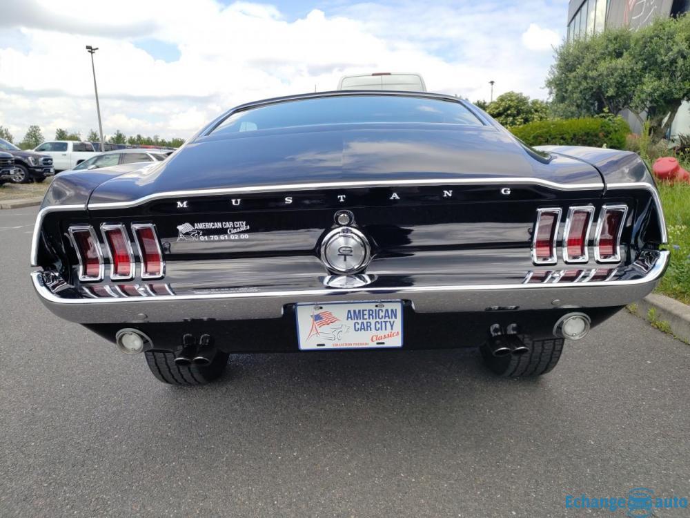 FORD MUSTANG